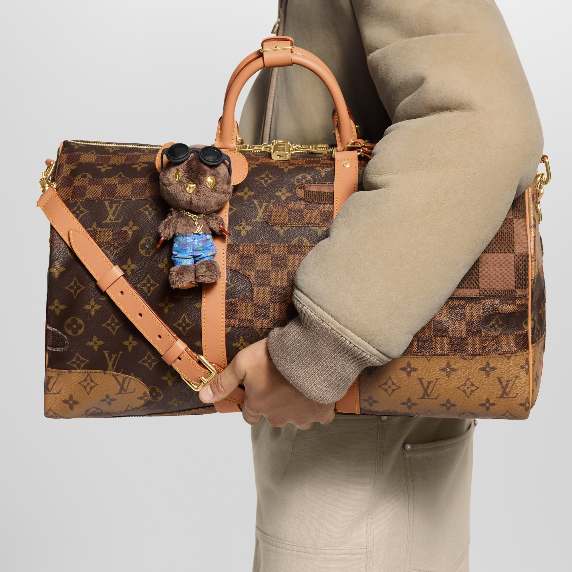 S00 Accessories Key Holders and Bag Charms LV Louis Bear Bag Charm | Louis Vuitton ® (Product zoom)