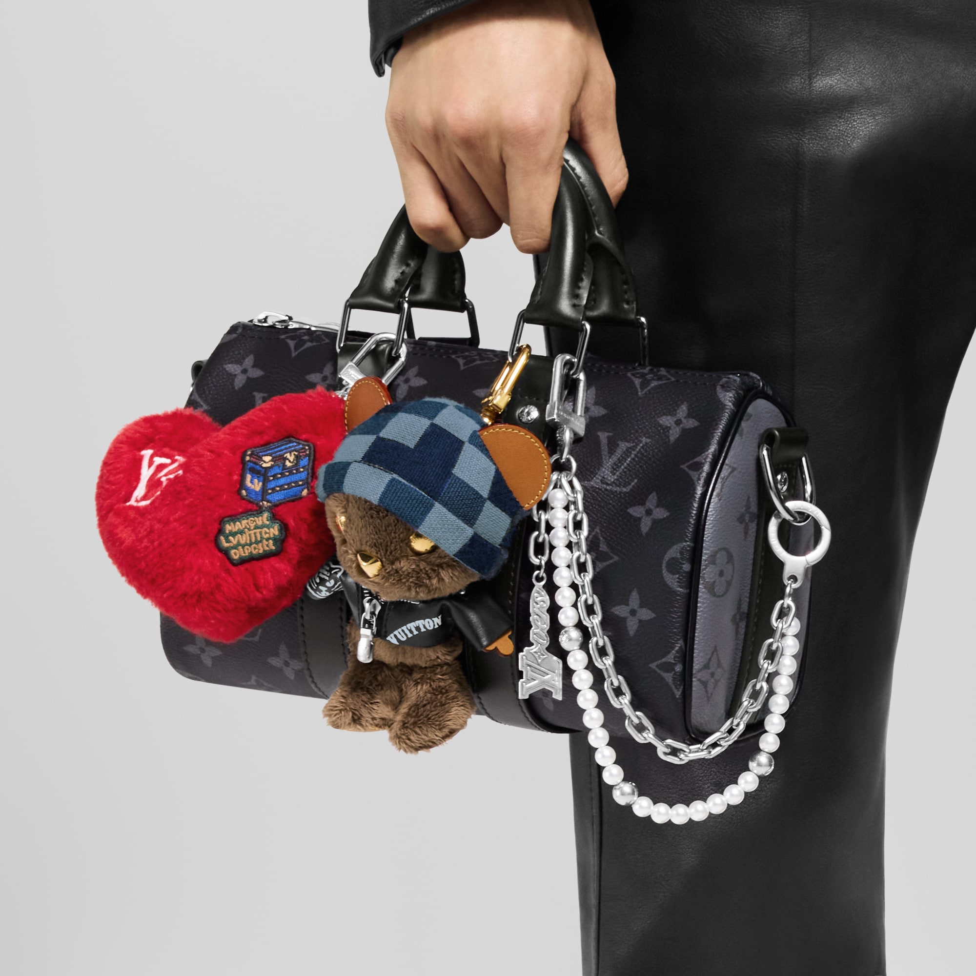 S00 Accessories Key Holders and Bag Charms LV Lucky Heart Bag Charm | Louis Vuitton ® (Product zoom)