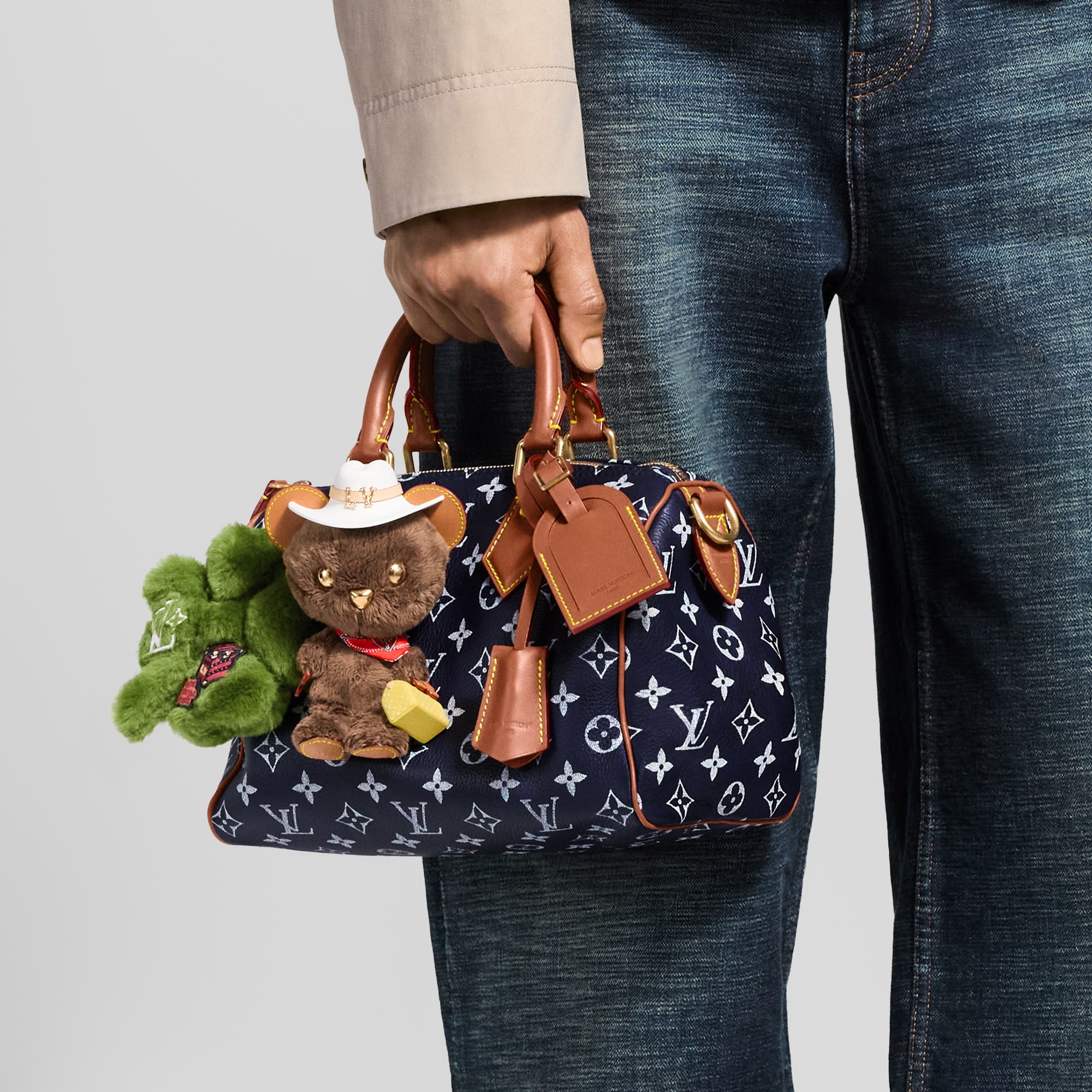 S00 Accessories Key Holders and Bag Charms LV Lucky Trefoil Bag Charm | Louis Vuitton ® (Product zoom)