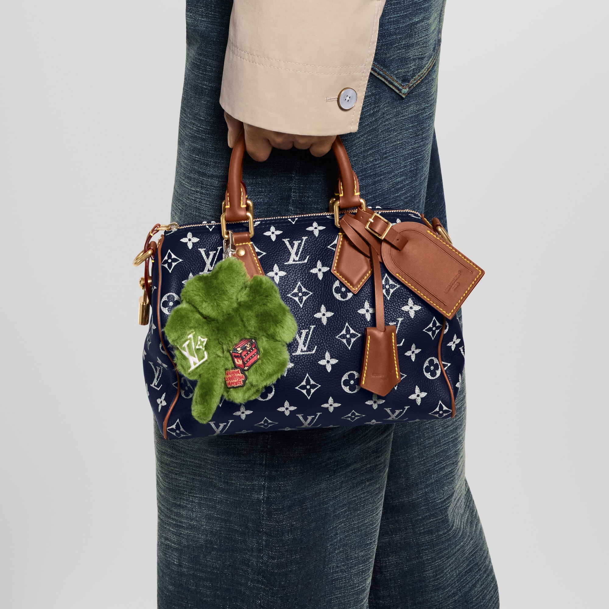 S00 Accessories Key Holders and Bag Charms LV Lucky Trefoil Bag Charm | Louis Vuitton ® (Product zoom)