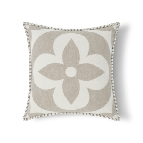 S00 Accessories Home Accessories LV Medallion Cushion | Louis Vuitton ® (Product zoom)