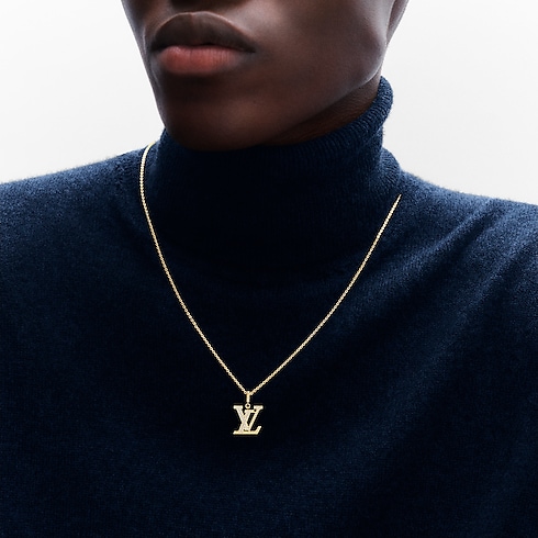 Categories Necklaces and Pendants LV Medium Pendant, Yellow Gold And Diamonds | Louis Vuitton ® (Product zoom)