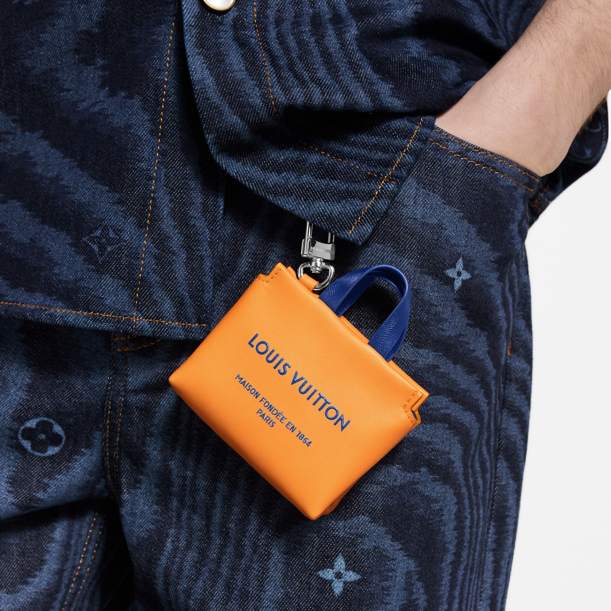 S00 Accessories Key Holders and Bag Charms LV Mini Shopper Bag Charm | Louis Vuitton ® (Product zoom)