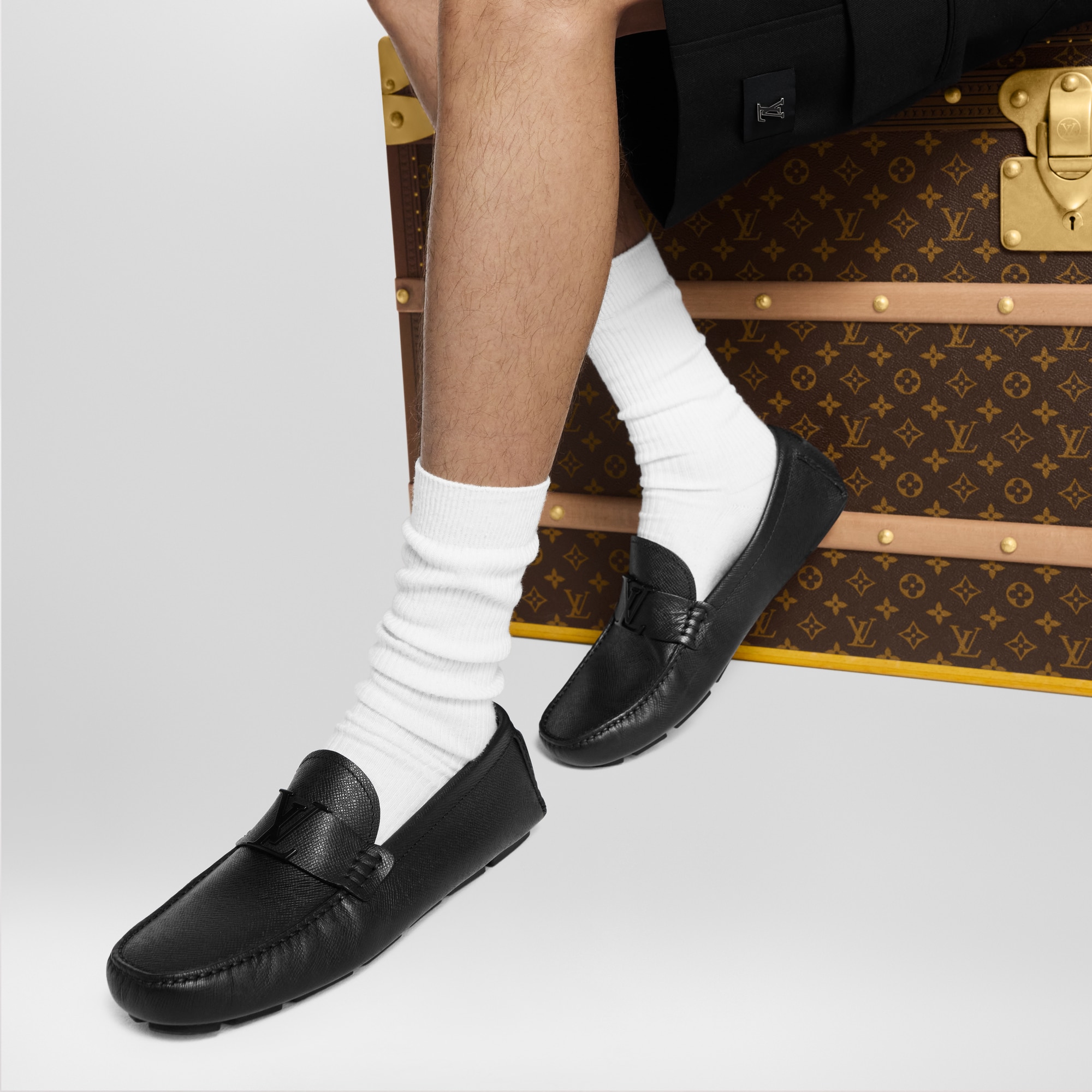  Shoes Loafers and Moccasins LV Monza Taiga | Louis Vuitton ® (Product zoom)