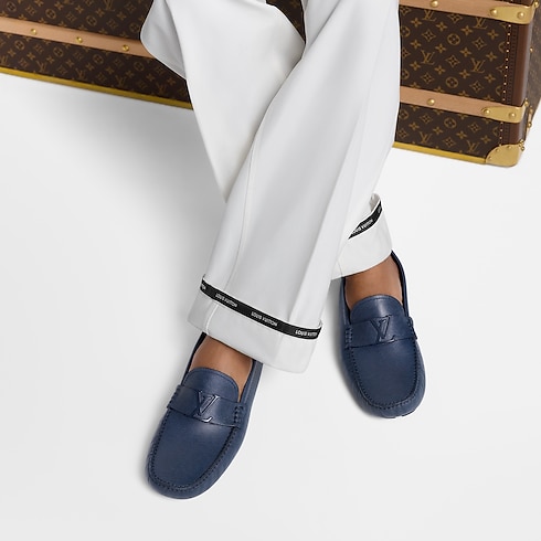 Shoes Loafers and Moccasins LV Monza Taiga | Louis Vuitton ® (Product zoom)