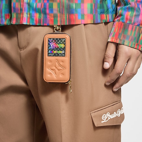 S00 Accessories Key Holders and Bag Charms LV Music Key Holder and Bag Charm | Louis Vuitton ® (Product zoom)