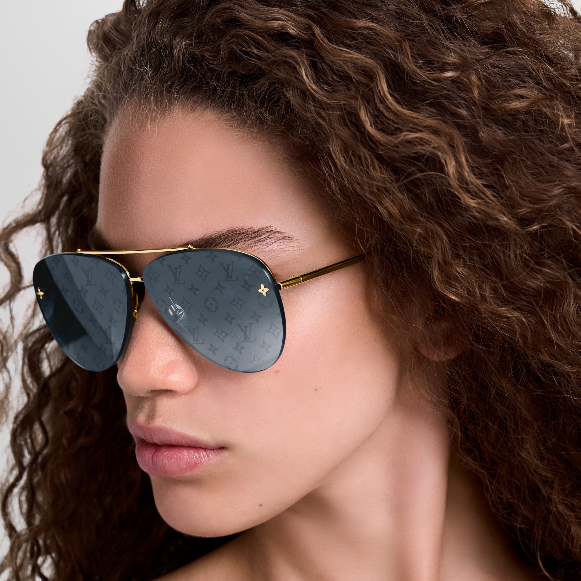 S00 Accessories Sunglasses LV Pilot Light Sunglasses | Louis Vuitton ® (Product zoom)
