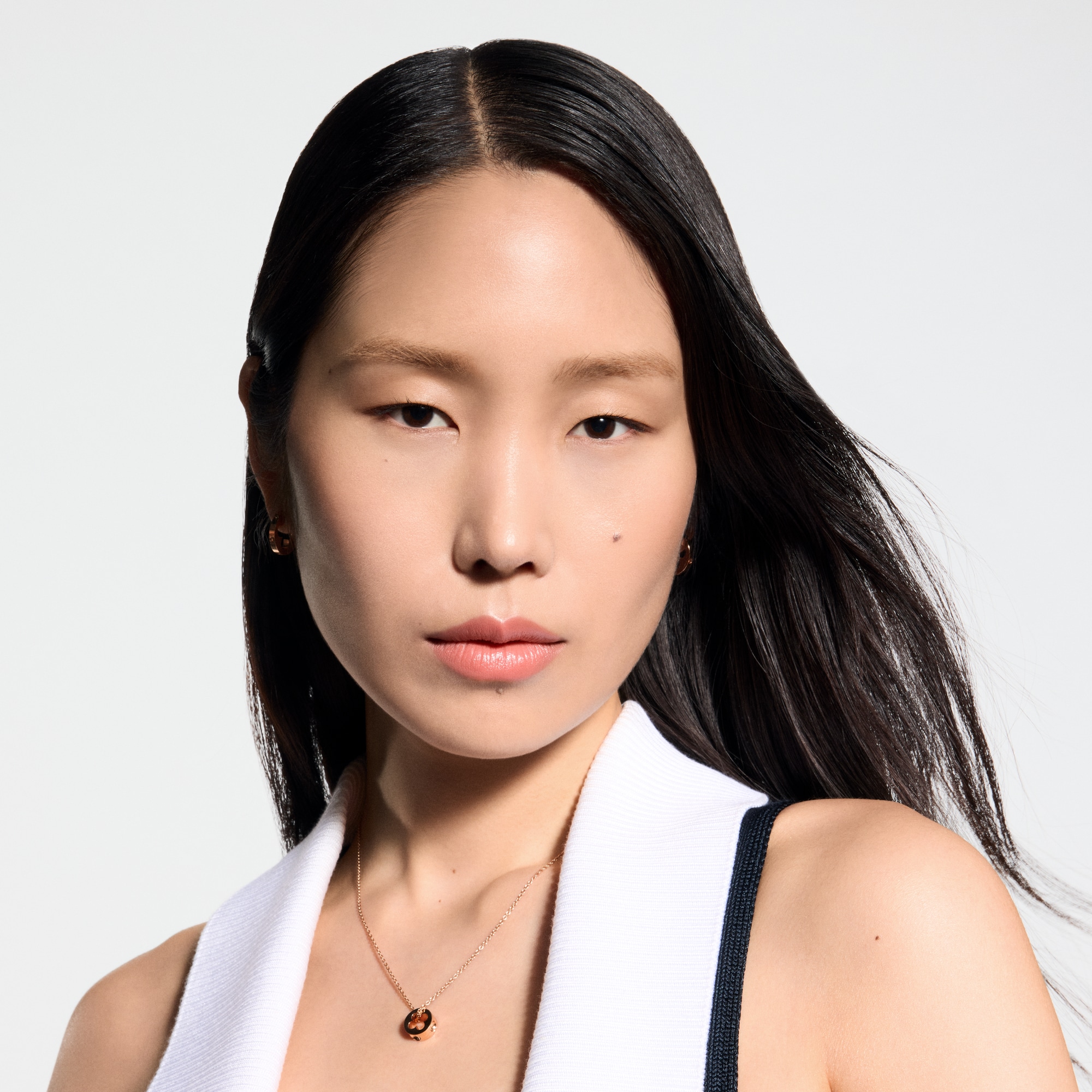  Lips } LV Rouge - Satin Lipstick | Louis Vuitton ® (Product zoom)