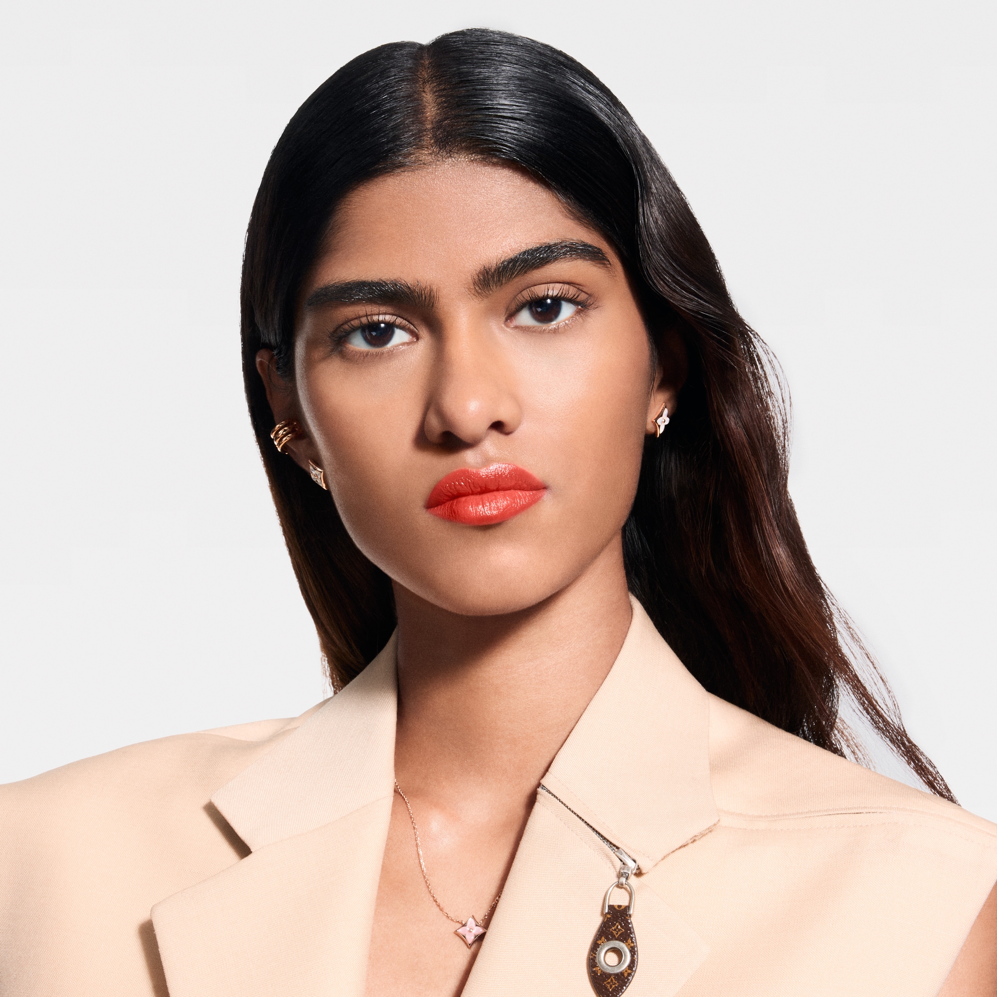  Lips } LV Rouge - Satin Lipstick | Louis Vuitton ® (Product zoom)