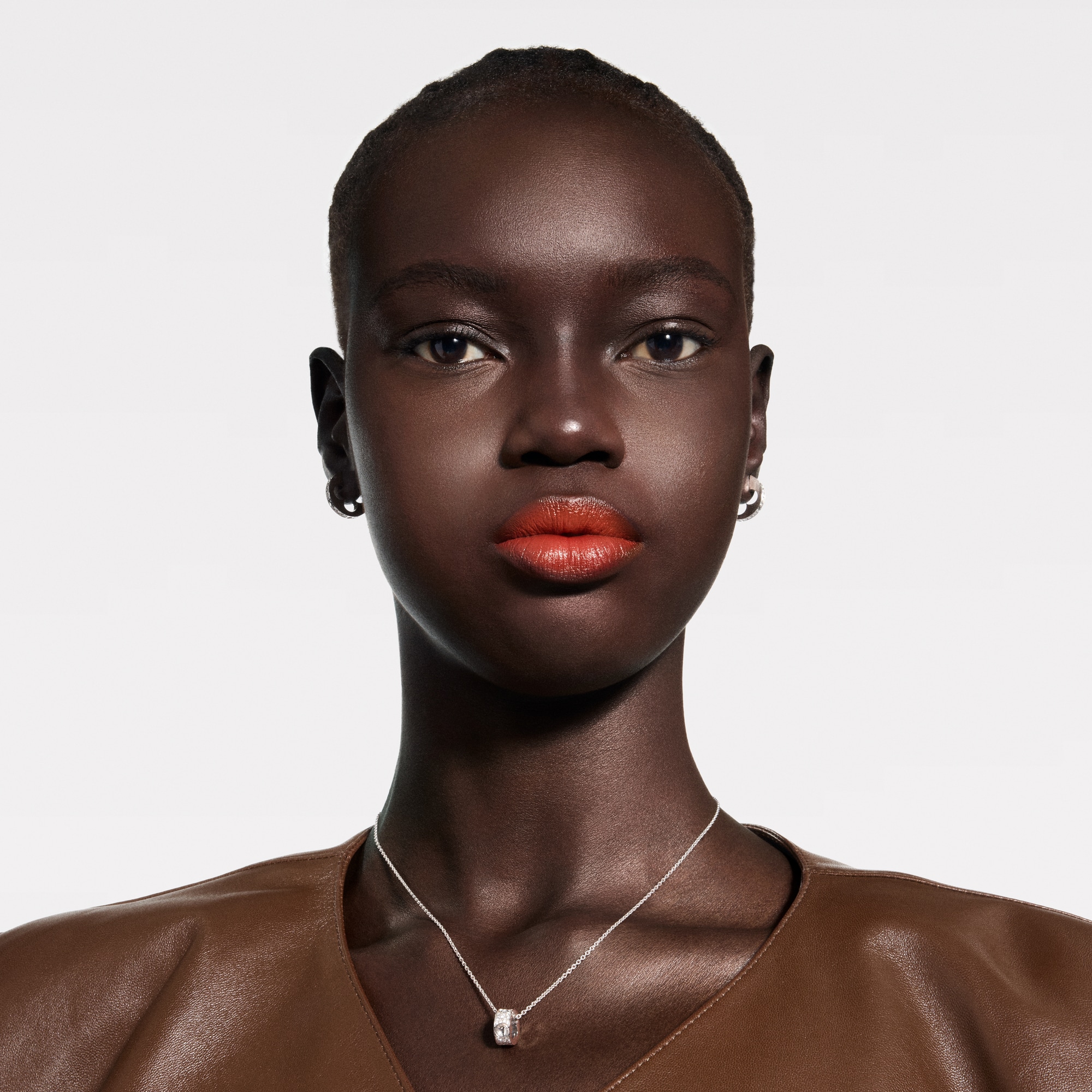  Lips } LV Rouge - Satin Lipstick | Louis Vuitton ® (Product zoom)