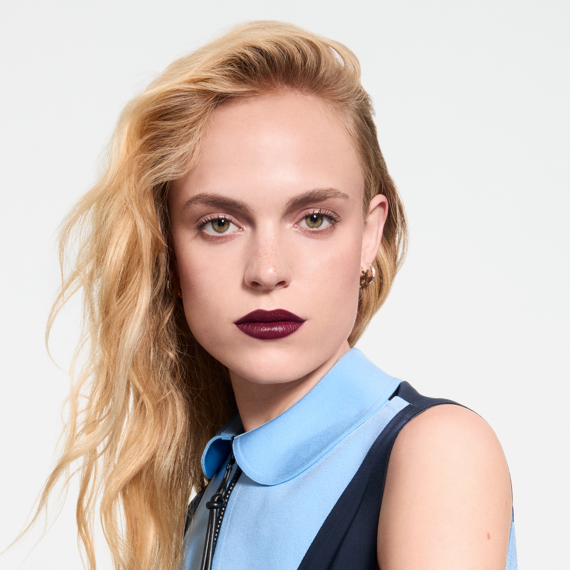  Lips } LV Rouge - Satin Lipstick | Louis Vuitton ® (Product zoom)