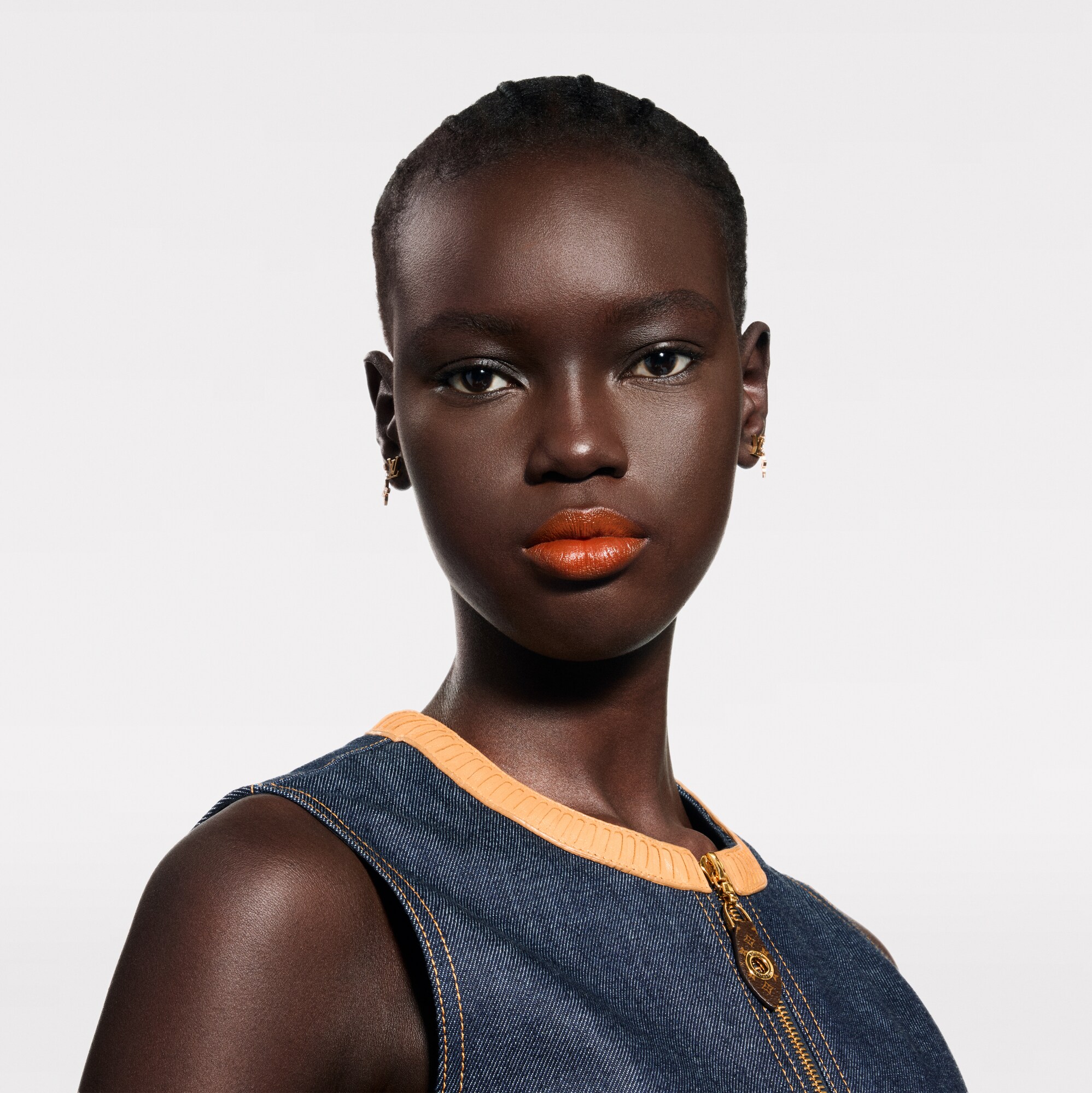  Lips } LV Rouge - Satin Lipstick | Louis Vuitton ® (Product zoom)
