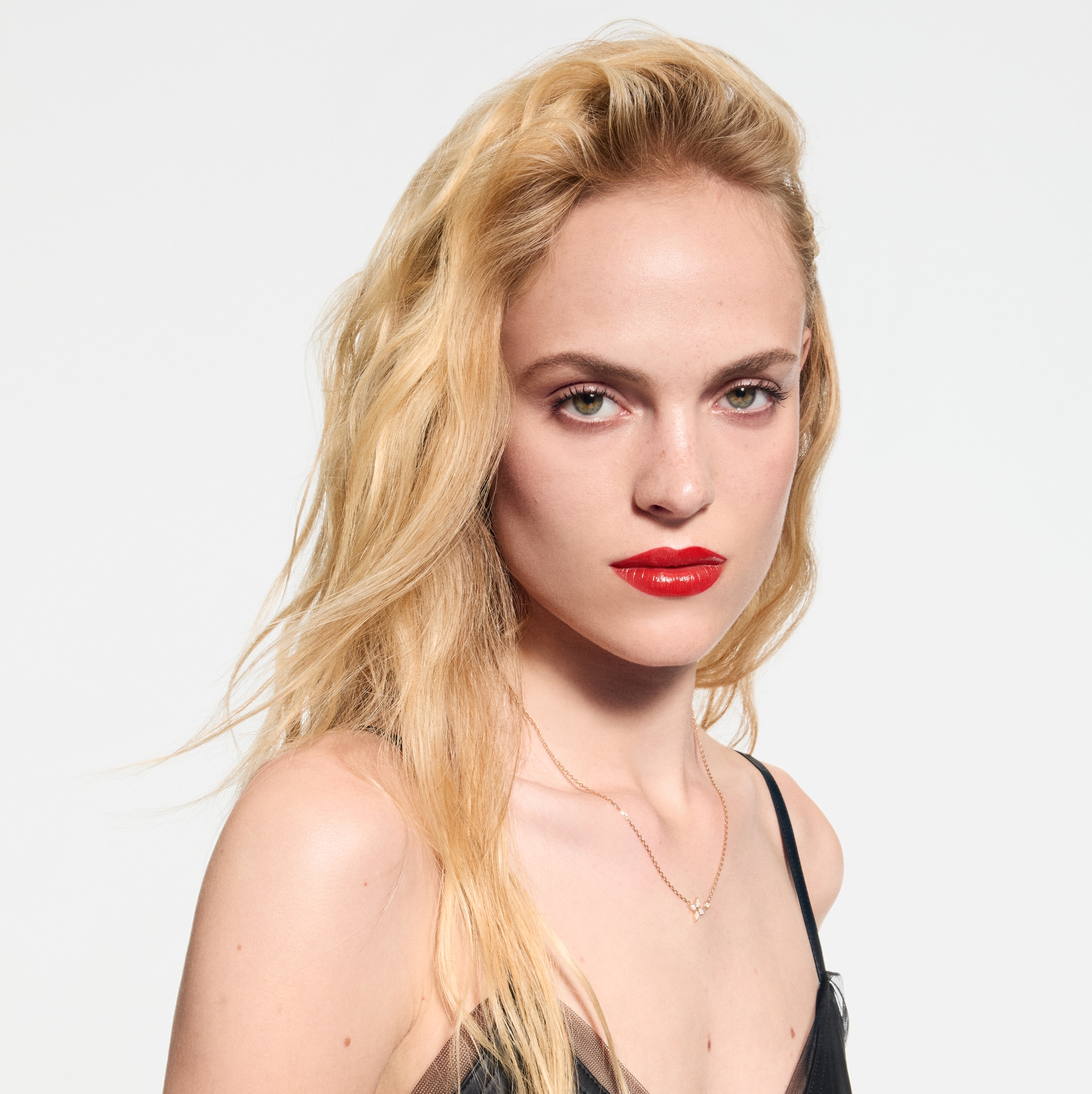  Lips } LV Rouge - Satin Lipstick Refill | Louis Vuitton ® (Product zoom)