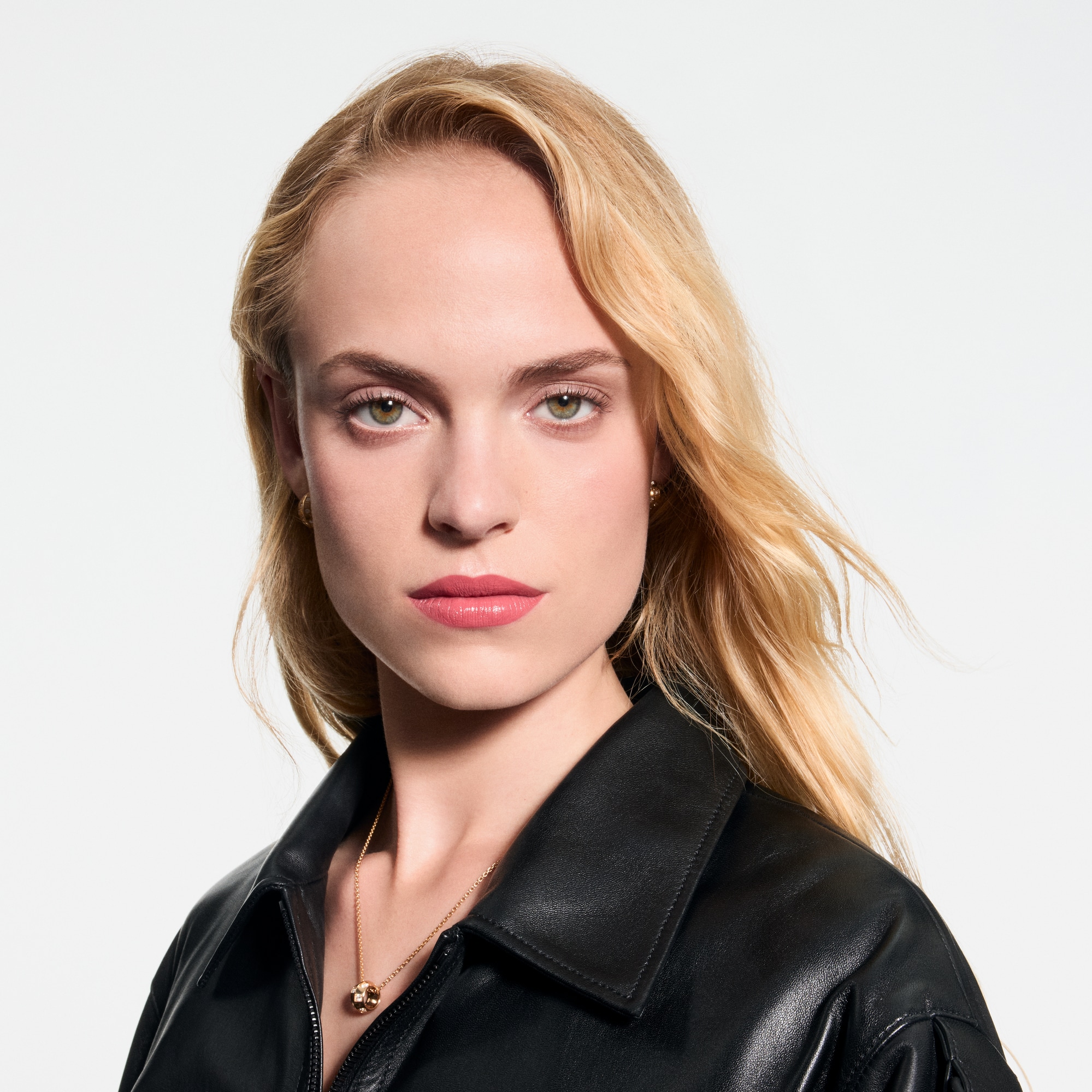  Lips } LV Rouge - Satin Lipstick Refill | Louis Vuitton ® (Product zoom)