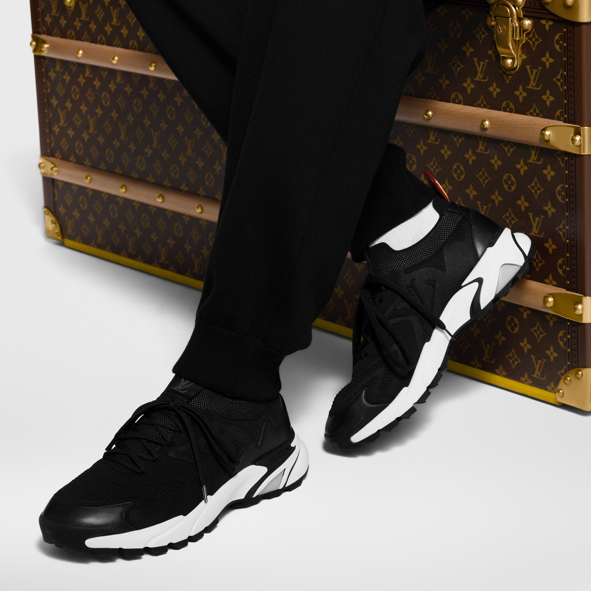  Shoes Sneakers LV Runner Tatic Sneaker | Louis Vuitton ® (Product zoom)