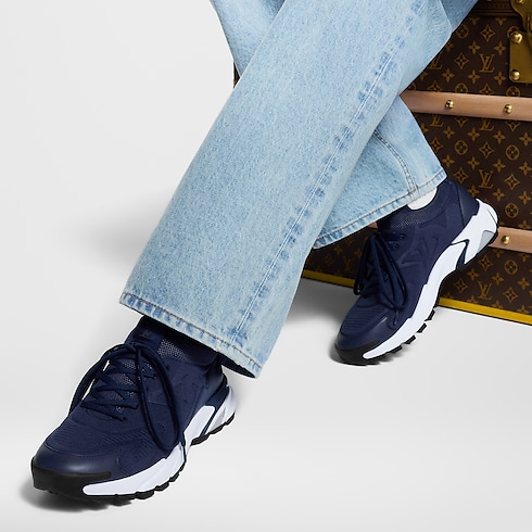 Shoes Sneakers LV Runner Tatic Sneaker | Louis Vuitton ® (Product zoom)