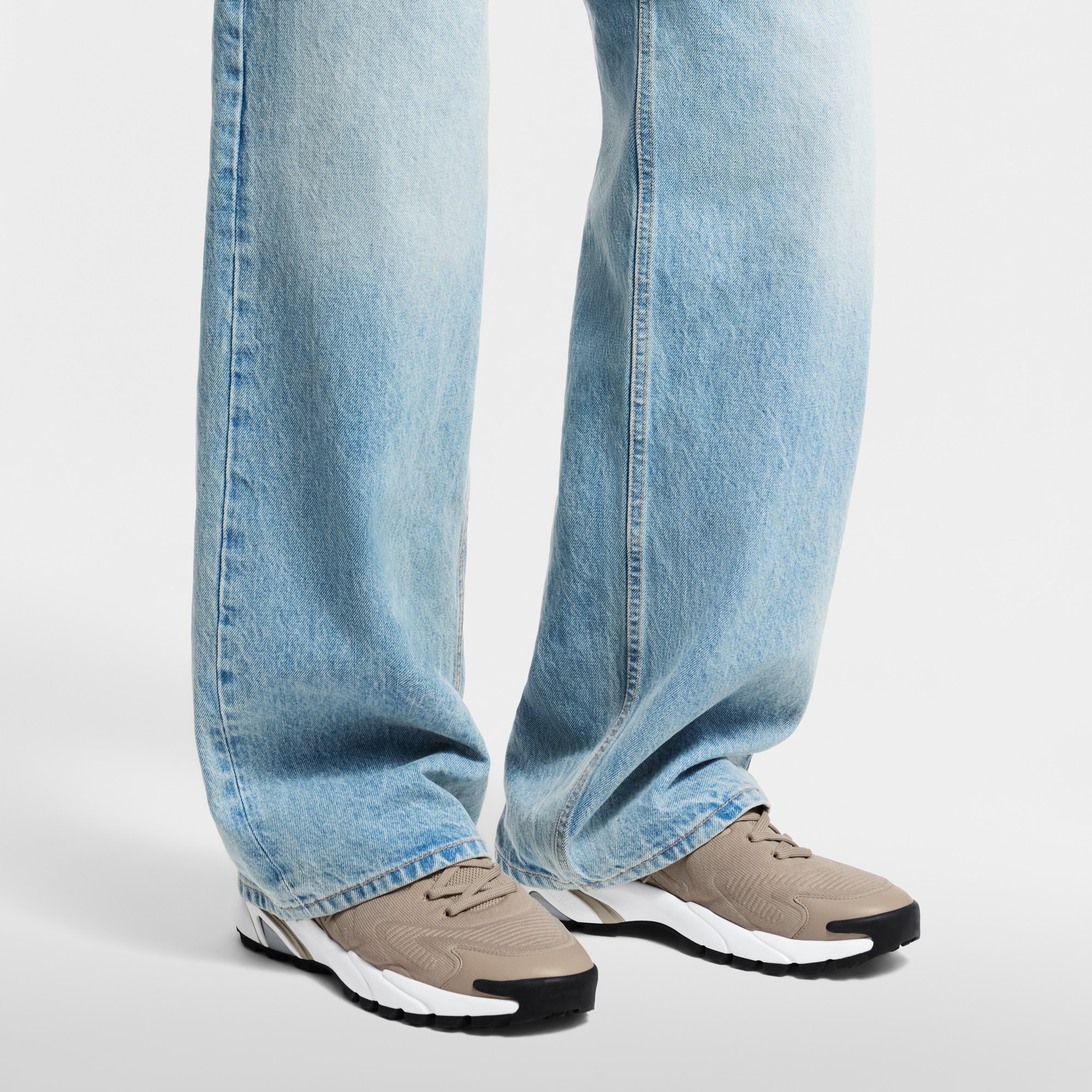  Shoes Loafers and Moccasins LV Runner Tatic Sneaker | Louis Vuitton ® (Product zoom)