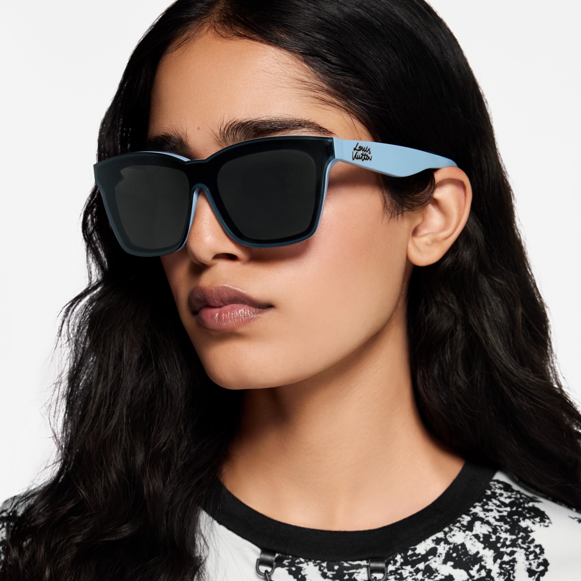 S00 Accessories Sunglasses LV Script Square Sunglasses | Louis Vuitton ® (Product zoom)