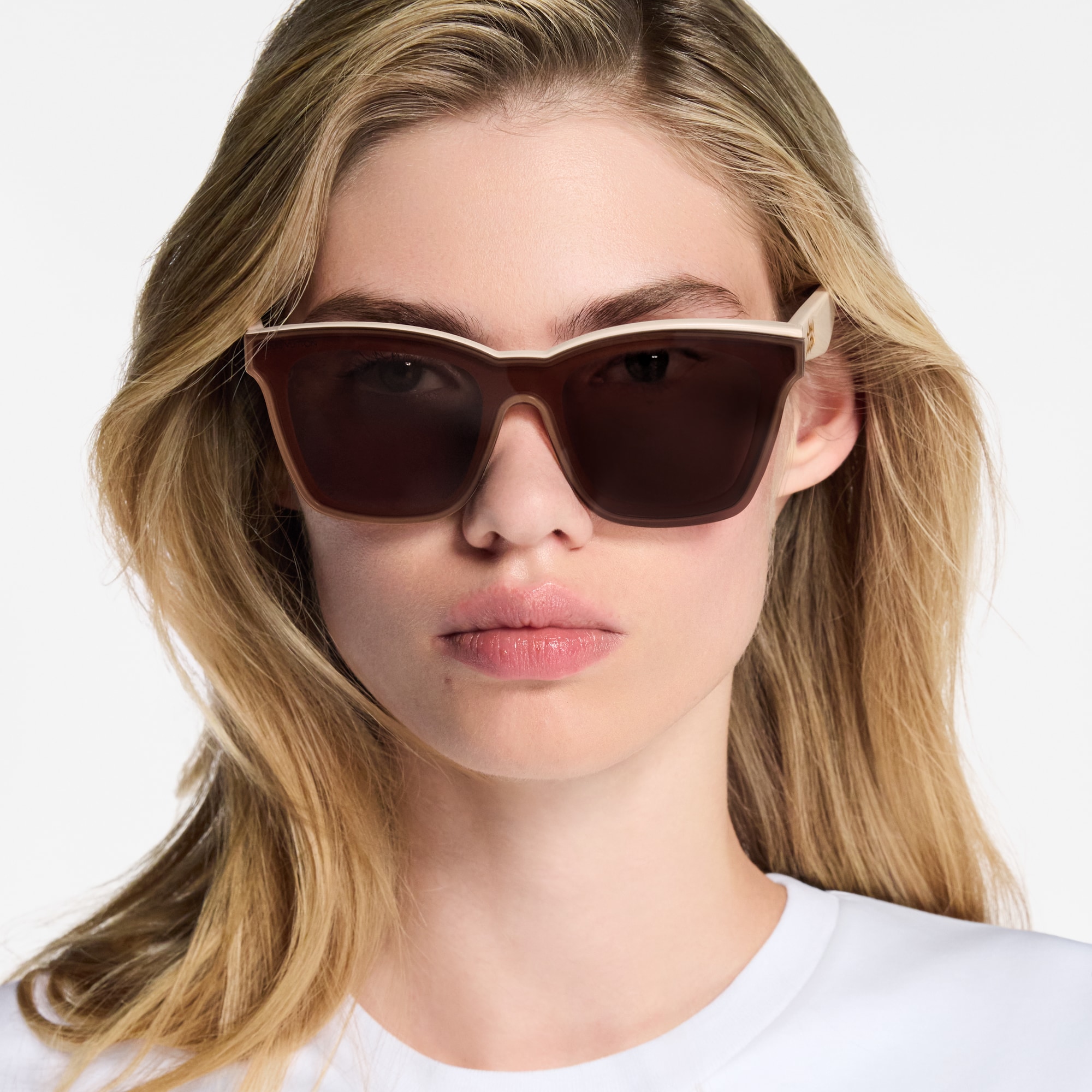 S00 Accessories Eyewear LV Script Square Sunglasses | Louis Vuitton ® (Product zoom)