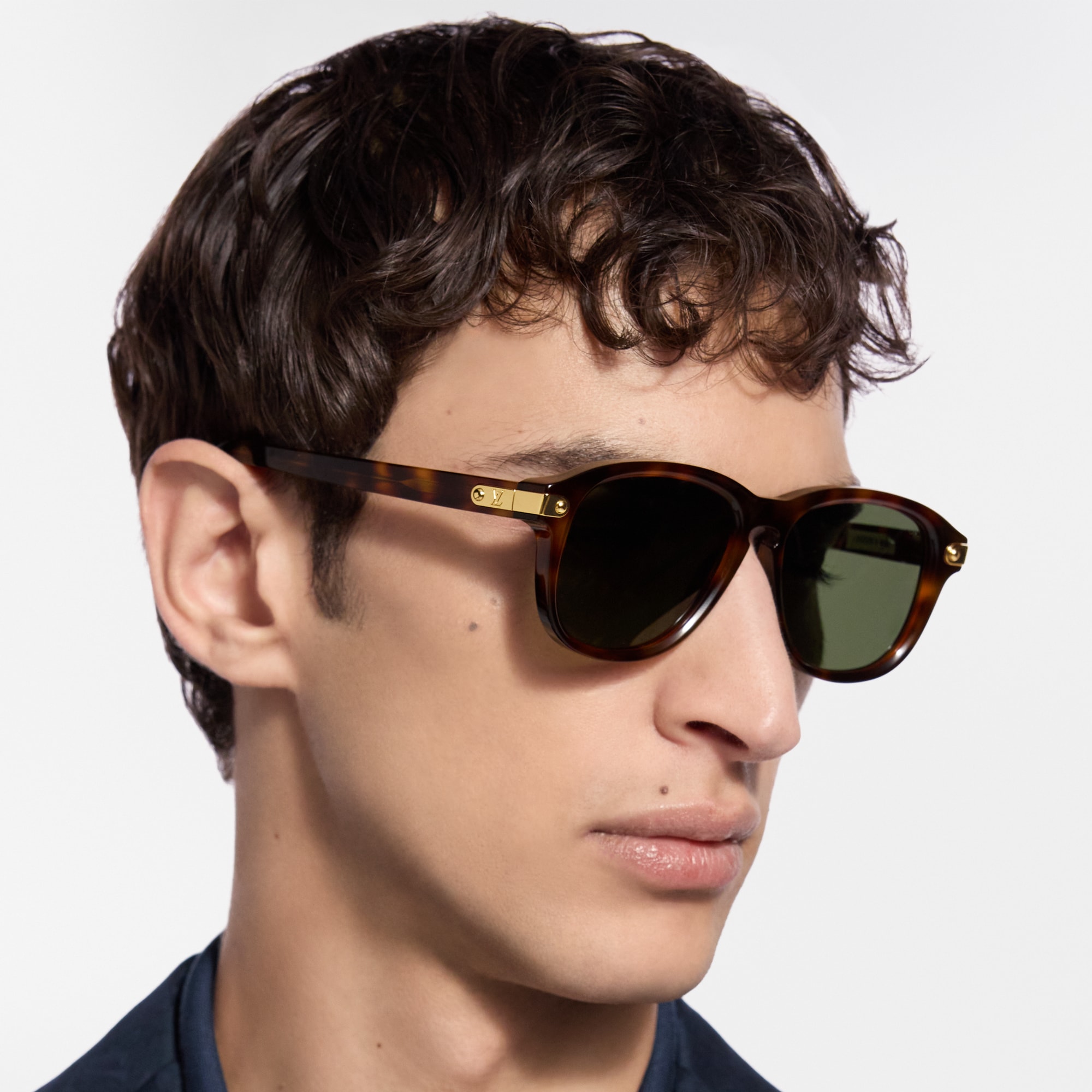 Louis Vuitton Brown Aviator Sunglasses with LV Bridge Logo and imprint on lens Louis Vuitton Metal The LV Pilot Sunglasses Z1620U Gradient  main image 3