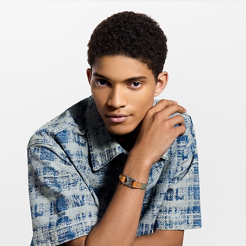 Fashion Jewelry Bracelets LV Slim Dimension Monogram Surplus Bracelet
| Louis Vuitton ® (Product zoom)