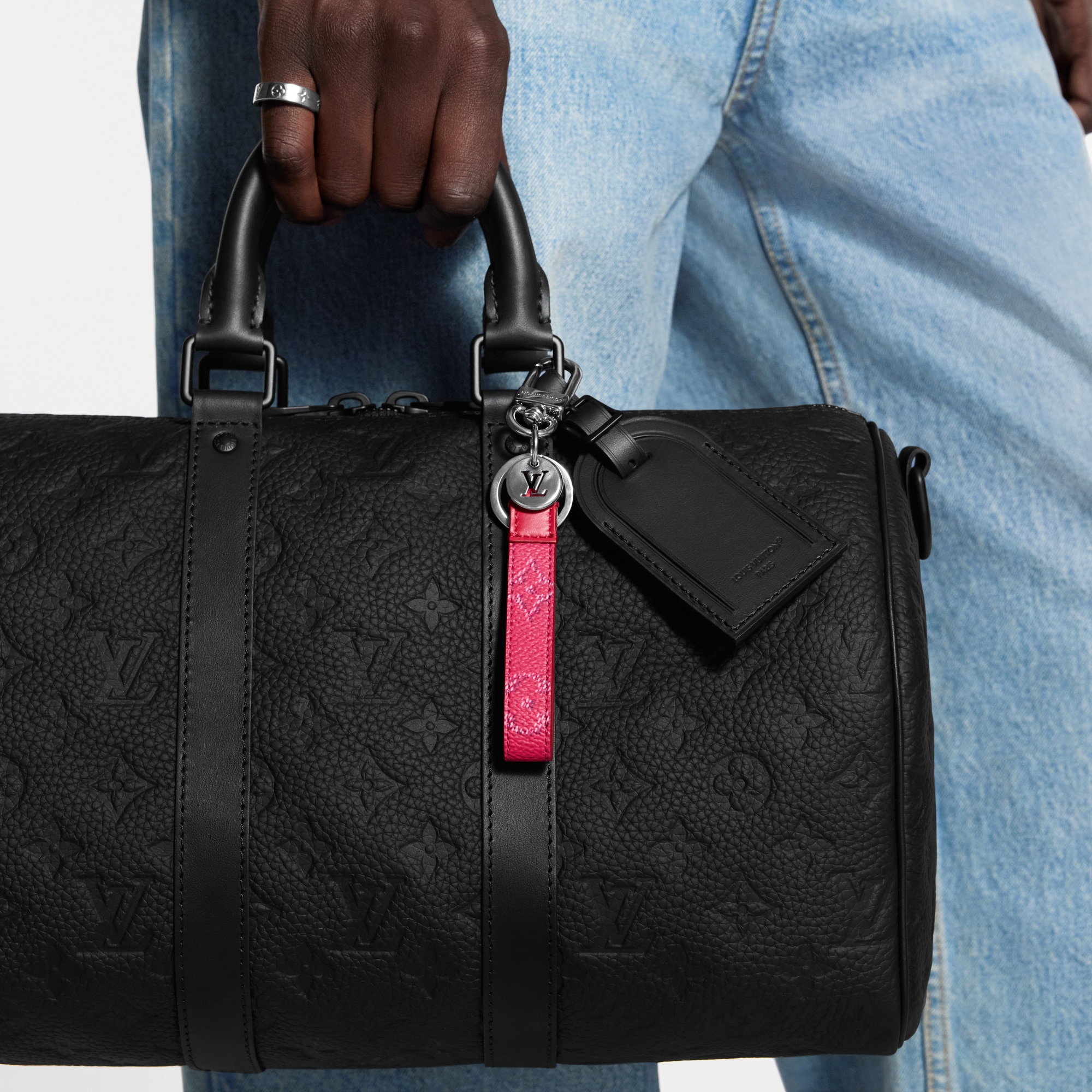 S00 Accessories Key Holders and Bag Charms LV Slim Dragonne Key Holder and Bag Charm | Louis Vuitton ® (Product zoom)