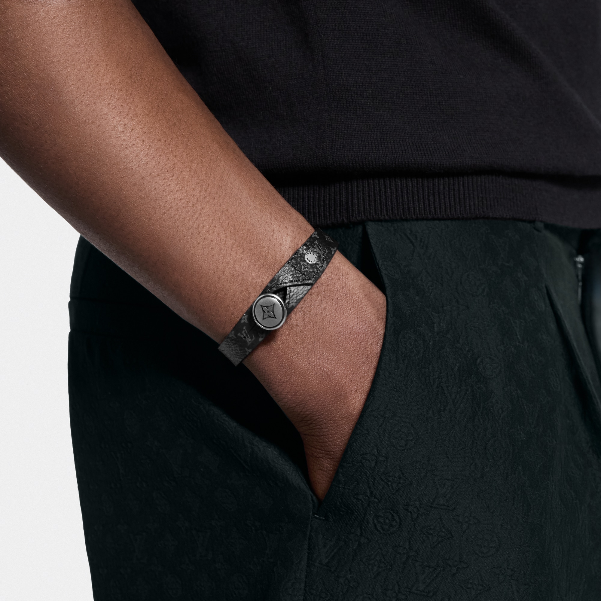 LOUIS VUITTON ブラックレザーブレスレット Black Bracelets Fashion 