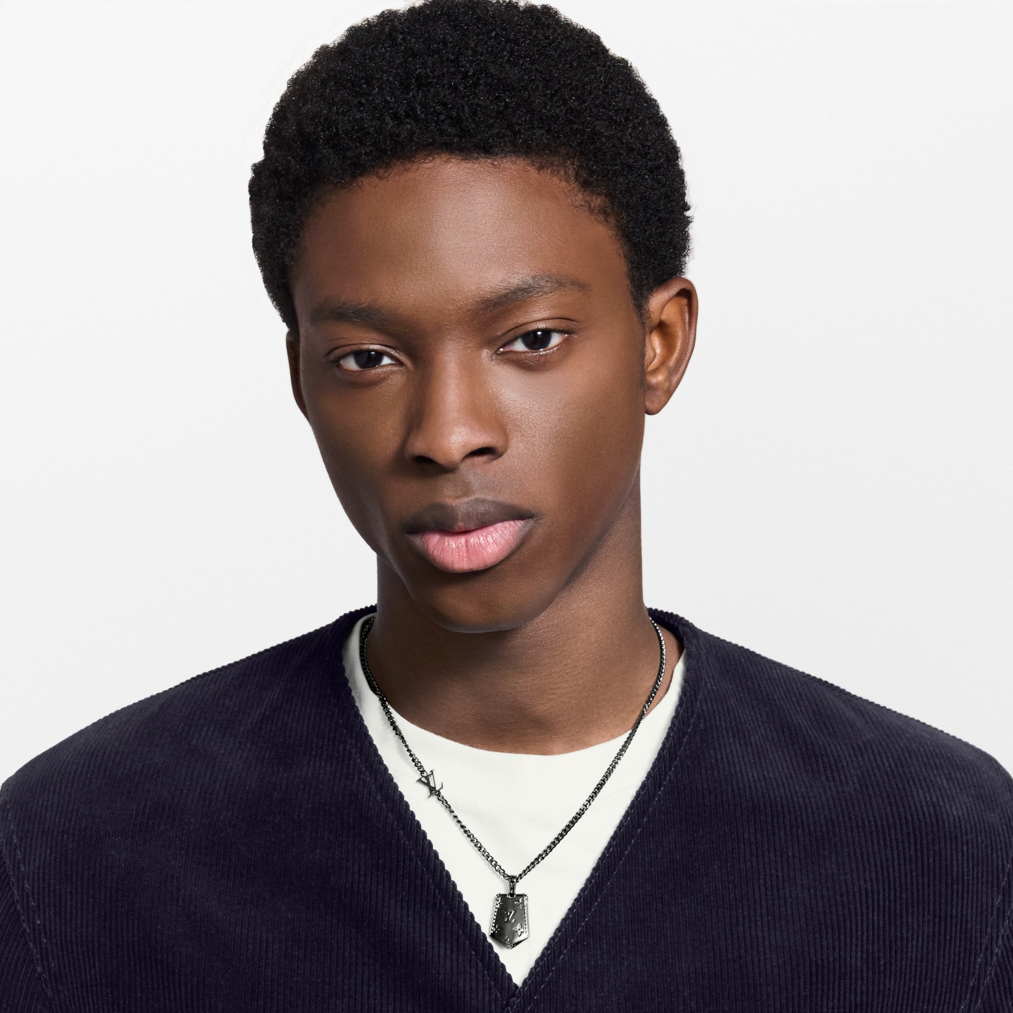 S00 Fashion Jewelry Necklaces and Pendants LV Tag Pendant | Louis Vuitton ® (Product zoom)