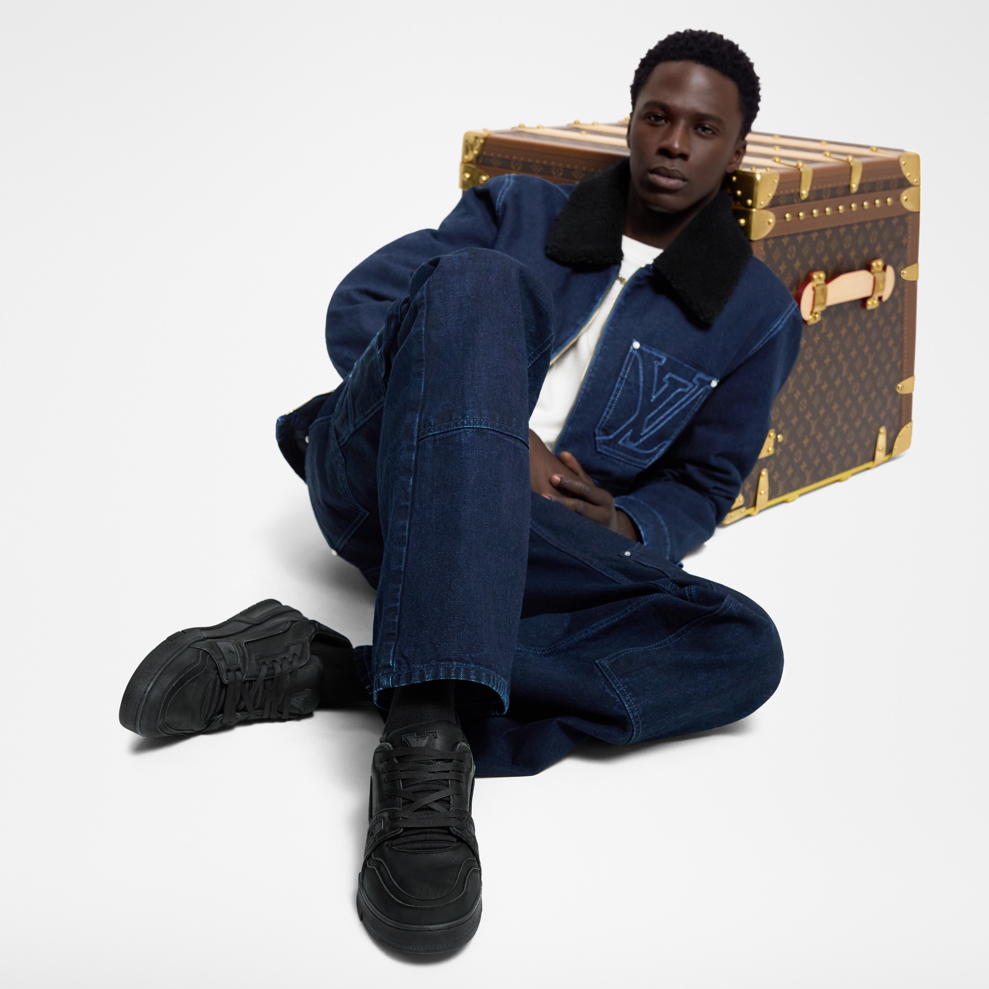  Shoes Sneakers LV Trainer Distressed Sneaker | Louis Vuitton ® (Product zoom)