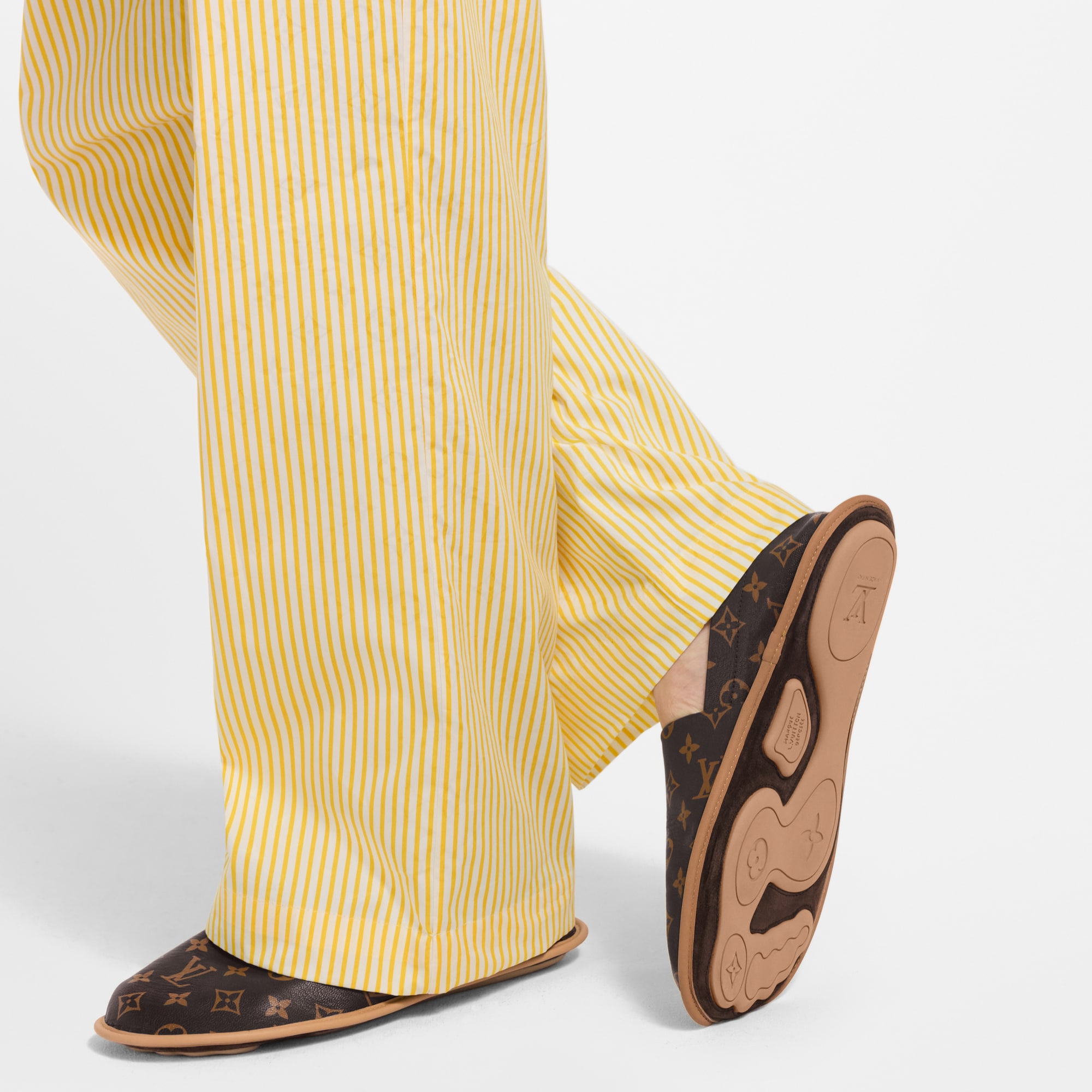  Shoes Loafers and Moccasins LV Traveller Slipper | Louis Vuitton ® (Product zoom)