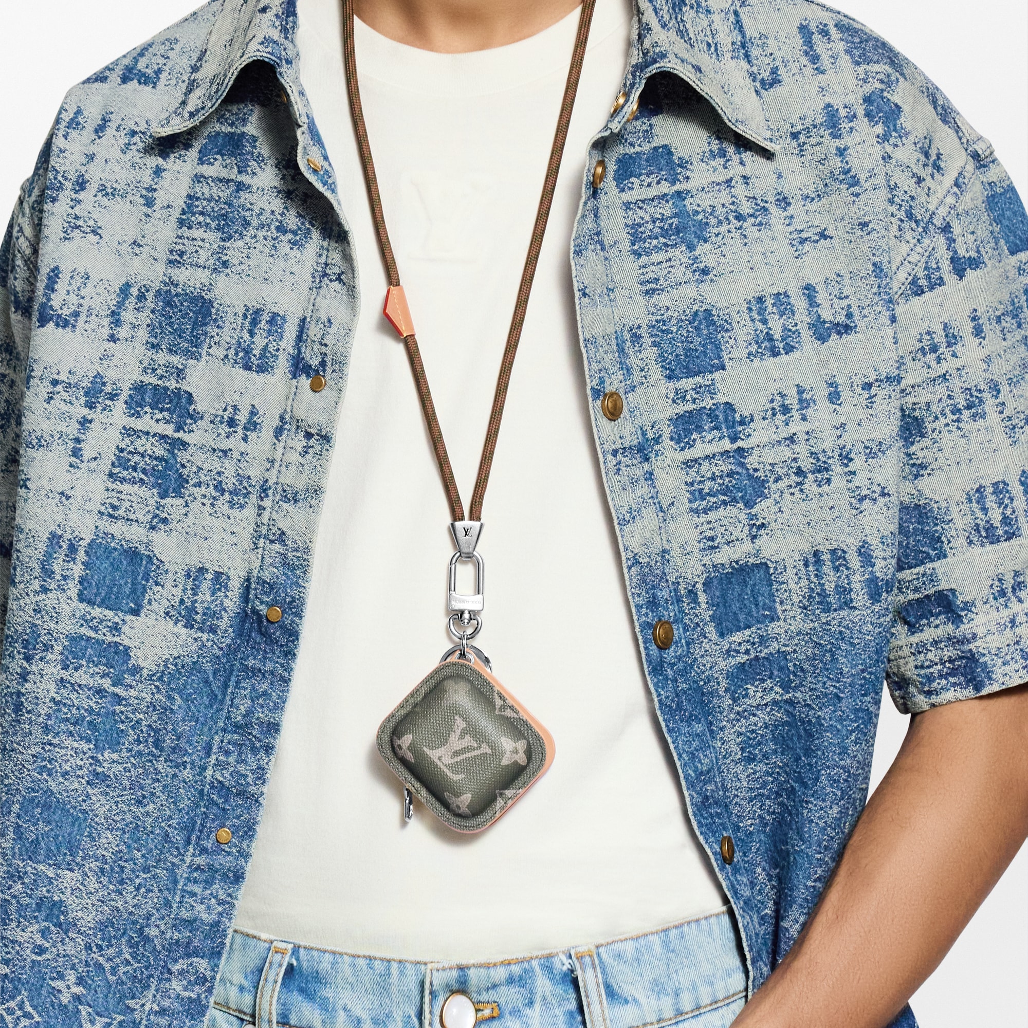 S00 Accessories Key Holders and Bag Charms LV Tune Key Holder and Bag Charm | Louis Vuitton ® (Product zoom)