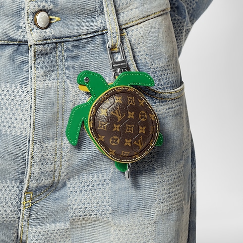 S00 Accessories Key Holders and Bag Charms LV Turtle Pouch Bag Charm | Louis Vuitton ® (Product zoom)