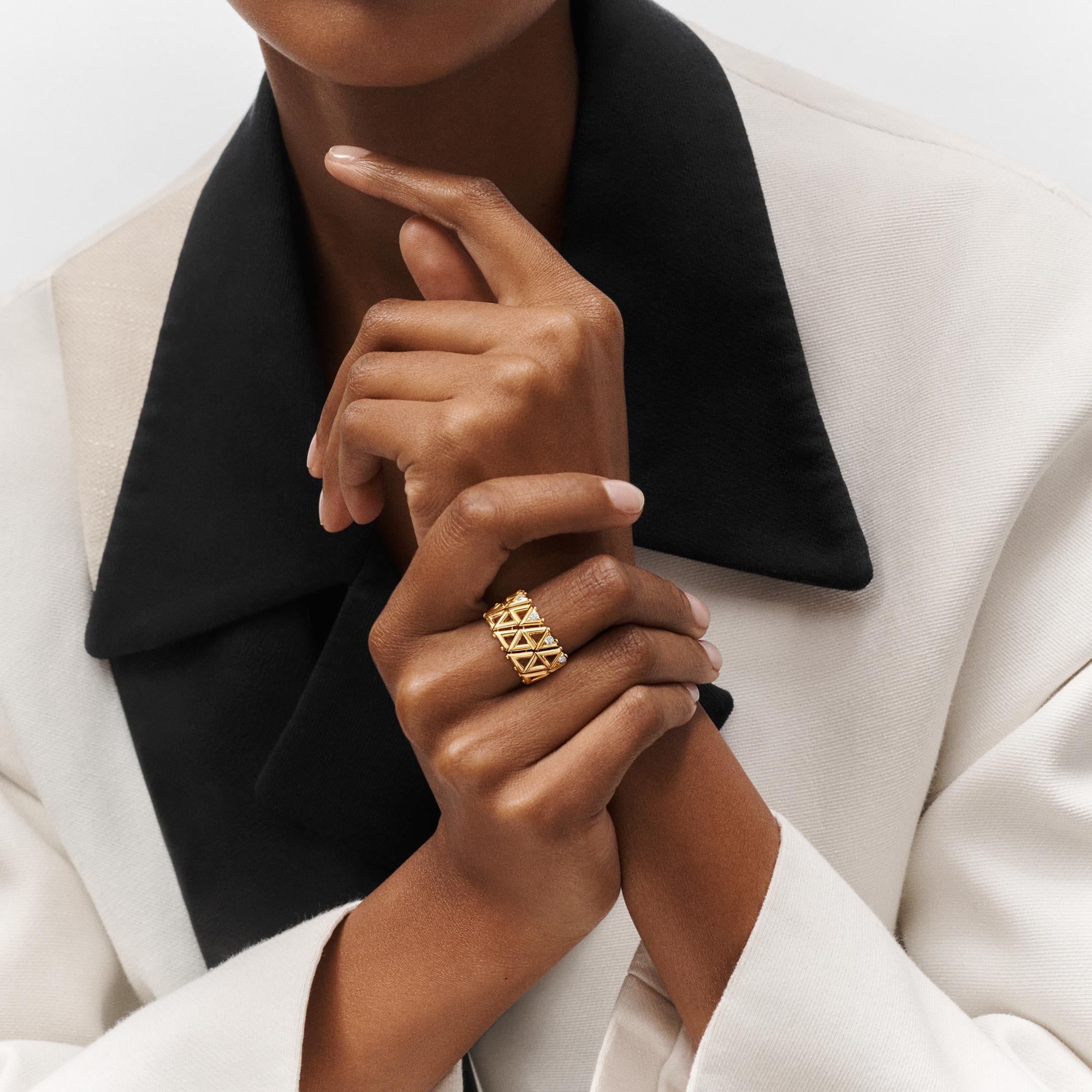  Categories All Fine Jewelry LV Volt Mesh Ring, Yellow Gold And Diamonds | Louis Vuitton ® (Product zoom)