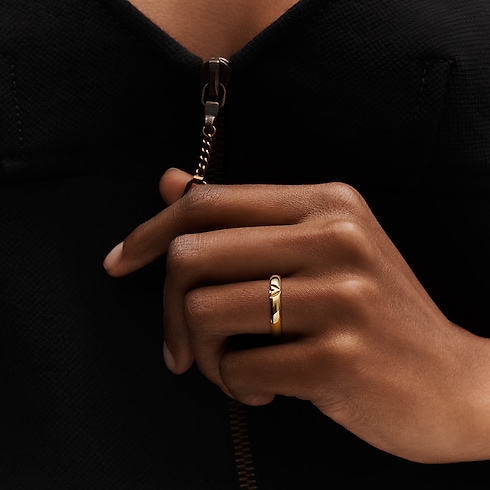 Categories All Fine Jewelry LV Volt Multi Wedding Band, Yellow Gold | Louis Vuitton ® (Product zoom)