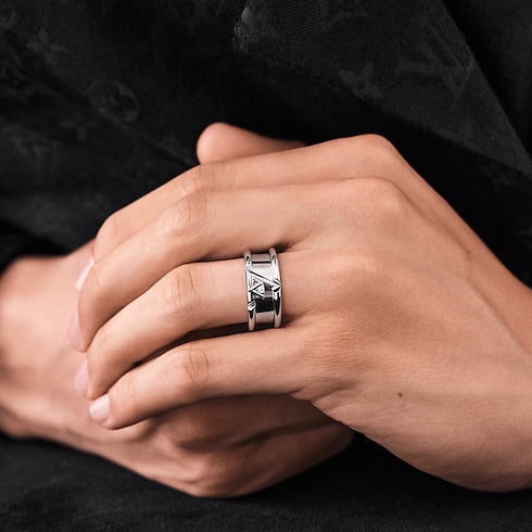 Categories All Fine Jewelry LV Volt One Band Ring, White Gold And Diamond | Louis Vuitton ® (Product zoom)