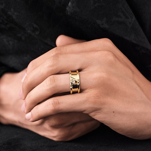 Categories All Fine Jewelry LV Volt One Band Ring, Yellow Gold And Diamond | Louis Vuitton ® (Product zoom)