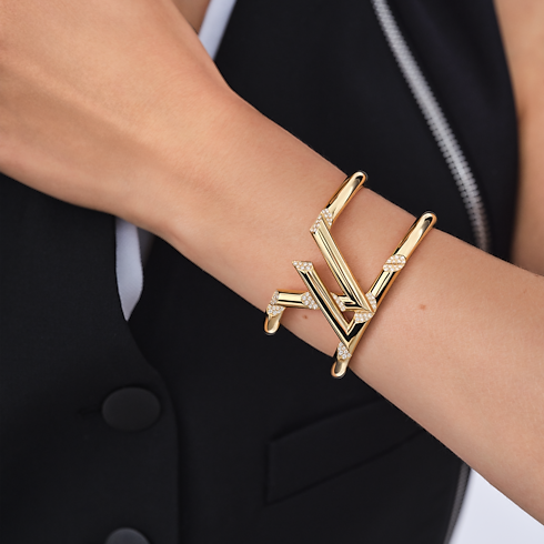 Categories All Fine Jewelry LV Volt One Cuff, Yellow Gold And Diamonds | Louis Vuitton ® (Product zoom)