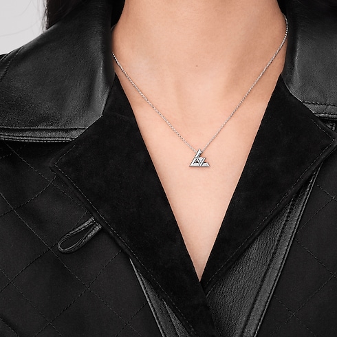 Categories All Fine Jewelry LV Volt One Small Pendant, White Gold And Diamond | Louis Vuitton ® (Product zoom)