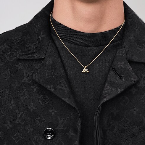 Categories All Fine Jewelry LV Volt One Small Pendant, Yellow Gold And Diamond | Louis Vuitton ® (Product zoom)