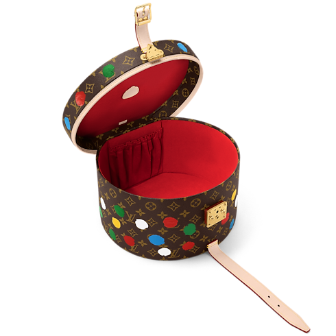 Monogram Hardsided Seasonal LV x YK Boîte Chapeau 30 | Louis Vuitton ® (Product zoom)