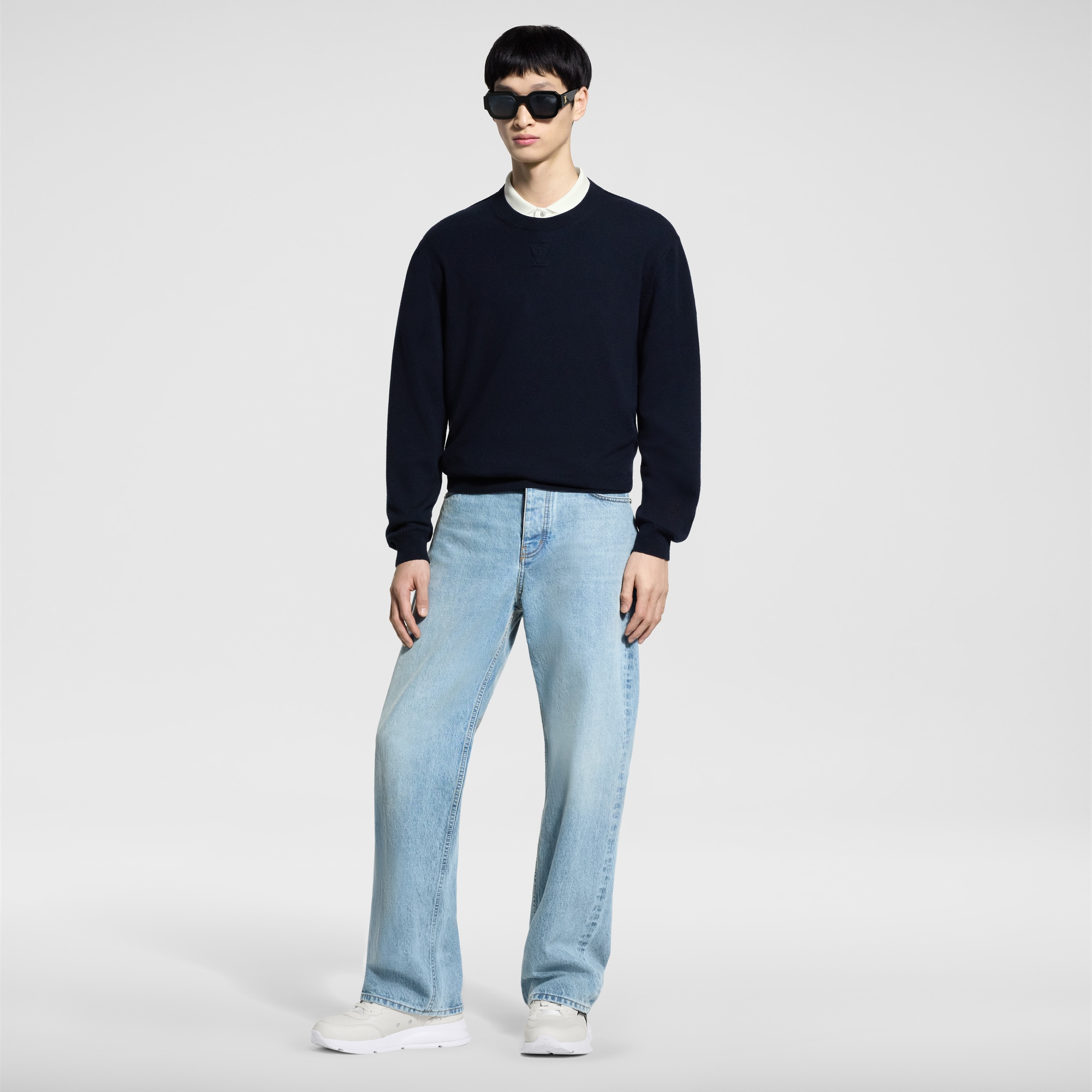  Ready-to-Wear All Ready-to-Wear LVSE LV Embossed Crewneck | Louis Vuitton ® (Product zoom)
