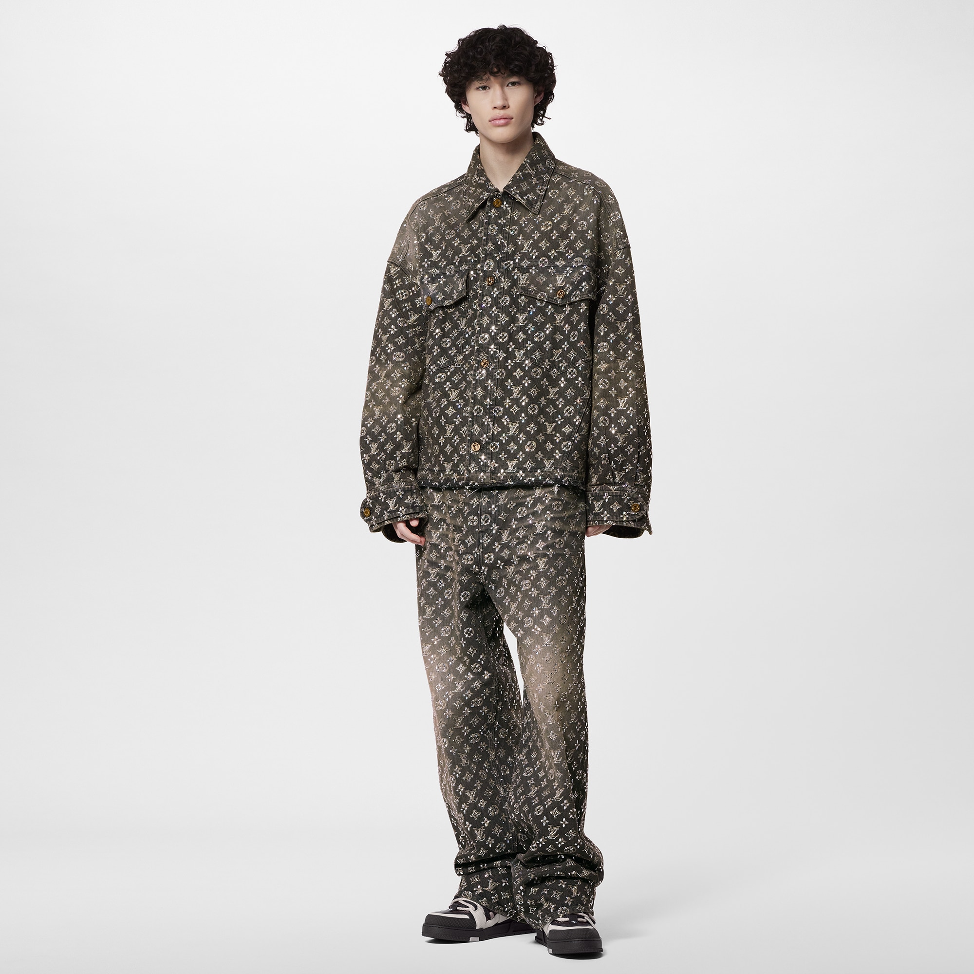  Ready-to-Wear Coats and Outerwear Made To Order Embroidered Monogram Denim Overshirt | Louis Vuitton ® (Product zoom)