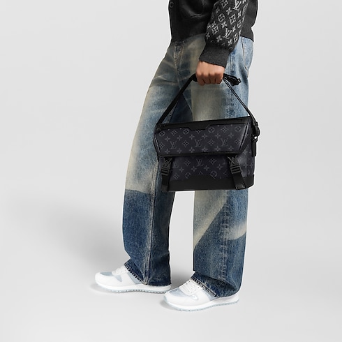 Monogram Eclipse Men's Bags New In Messenger Voyager PM | Louis Vuitton ® (Product zoom)