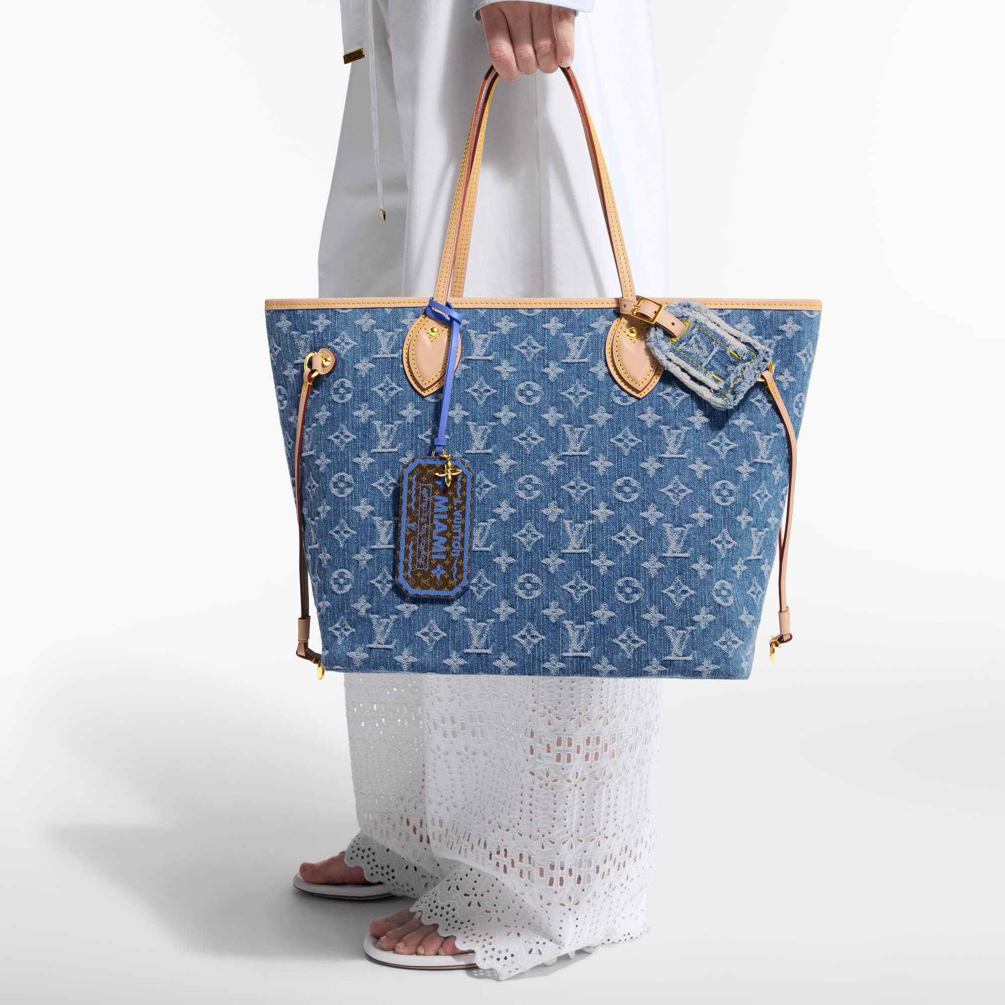S00 Accessories Key Holders and Bag Charms Miami Beach Pass Bag Charm | Louis Vuitton ® (Product zoom)