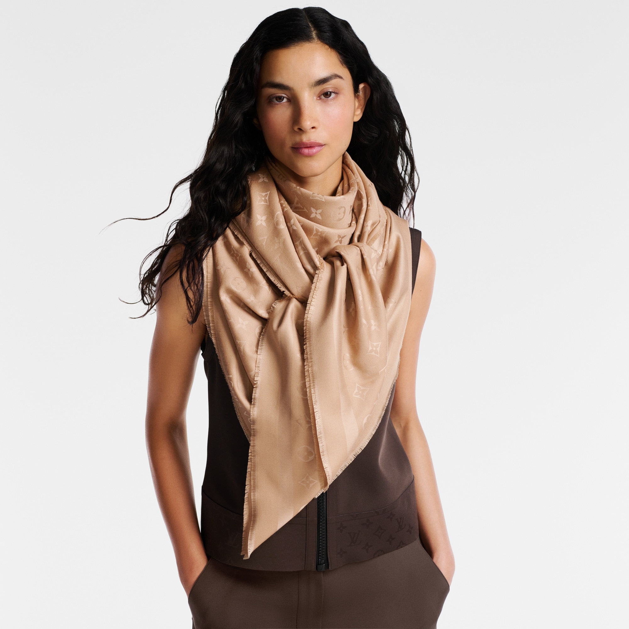 S00 Accessories Shawls and Stoles Monogram Classic Shawl | Louis Vuitton ® (Product zoom)