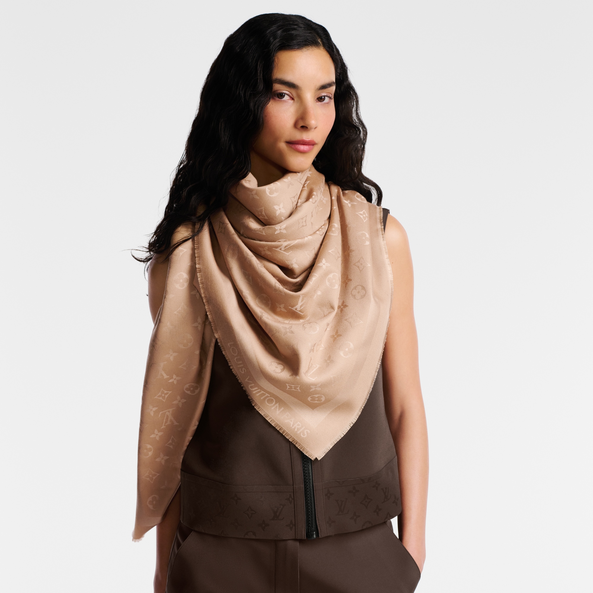 S00 Accessories Shawls and Stoles Monogram Classic Shawl | Louis Vuitton ® (Product zoom)