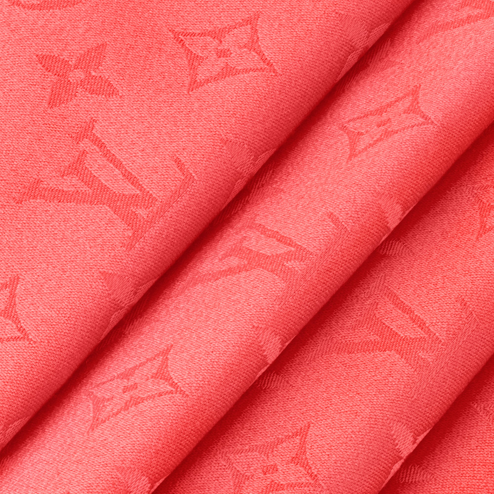 S00 Accessories Shawls and Stoles Monogram Classic Shawl | Louis Vuitton ® (Product zoom)