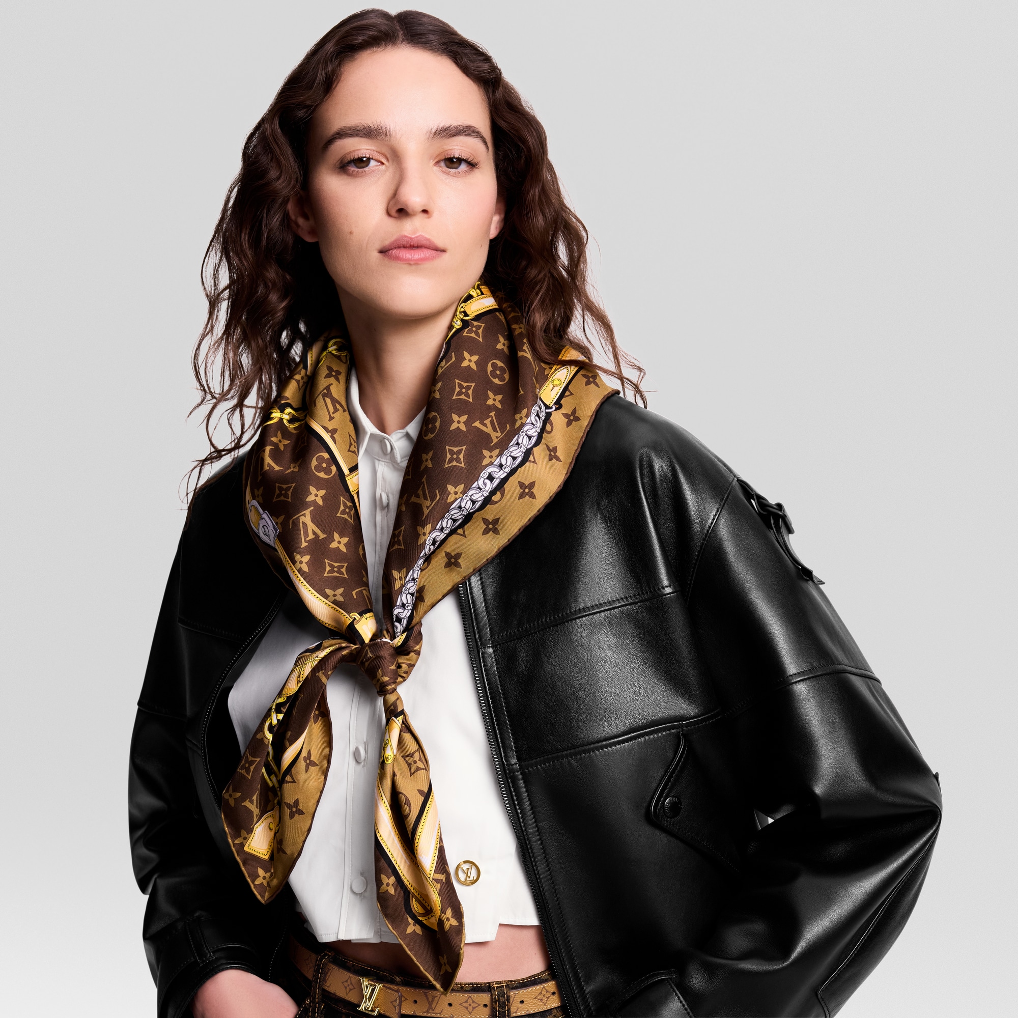 S00 Accessories Silk Squares and Bandeaus  Monogram Confidential square | Louis Vuitton ® (Product zoom)