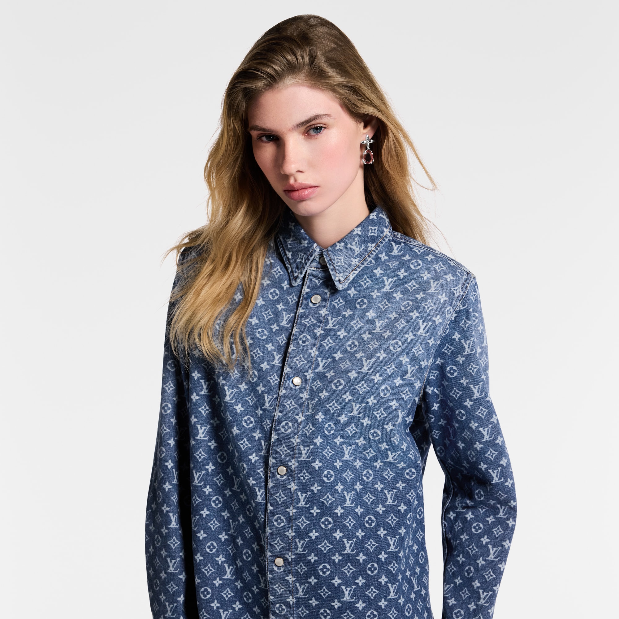  Ready-to-Wear Tops Monogram Denim Shirt | Louis Vuitton ® (Product zoom)