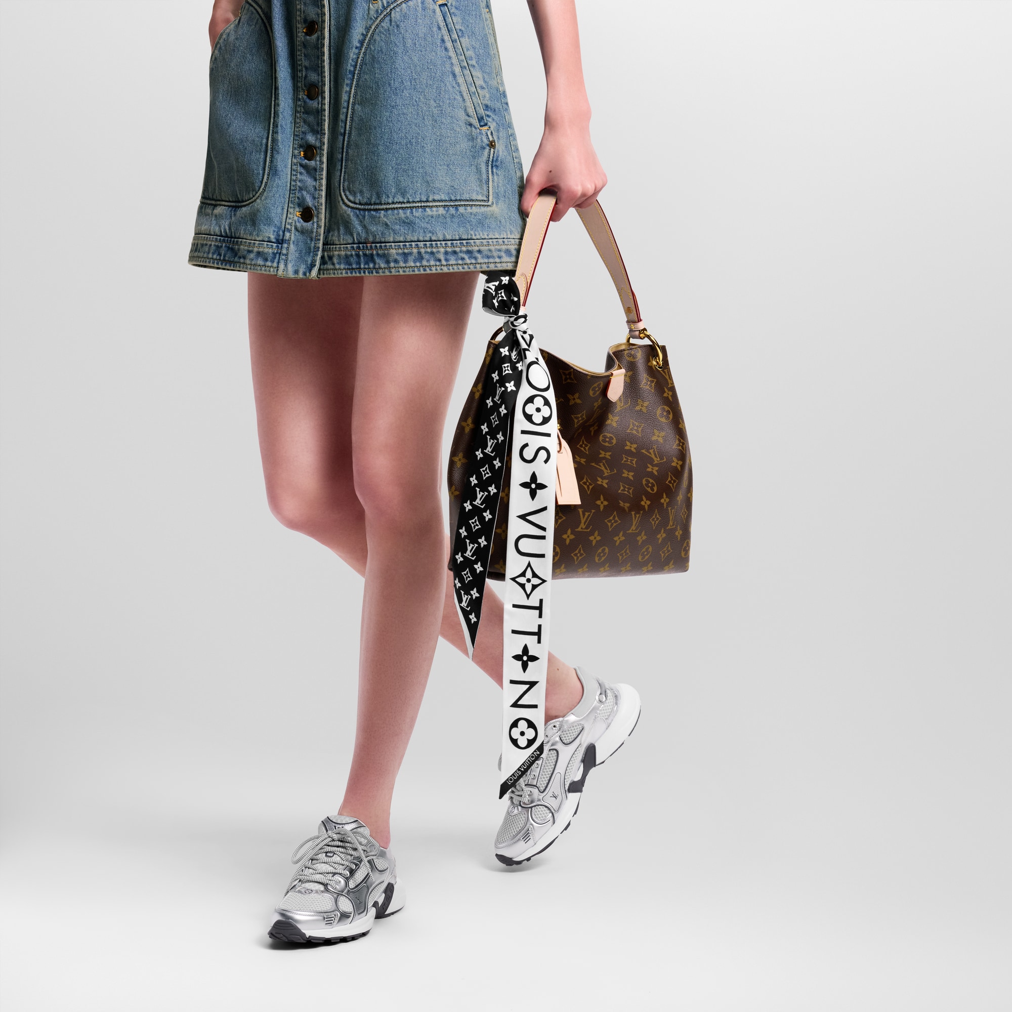 S00 Accessories Silk Squares and Bandeaus  Monogram Infinity BB Bandeau | Louis Vuitton ® (Product zoom)